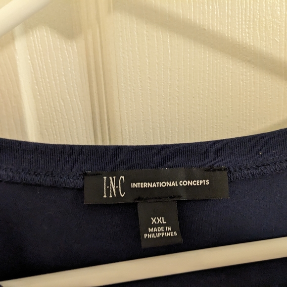 ‼️CLEARANCE  Navy blue, short sleeve top with floral embroidery, size XXL - Picture 7 of 12